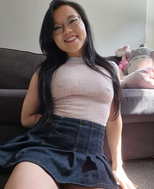 Thumbnail Exploring style: meowling98 and the allure of tight shirts and short skirts