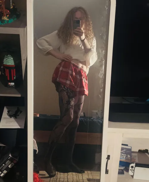 Thumbnail Confidence Radiates in 'I Felt Good in This Outfit' by cutiefemgay