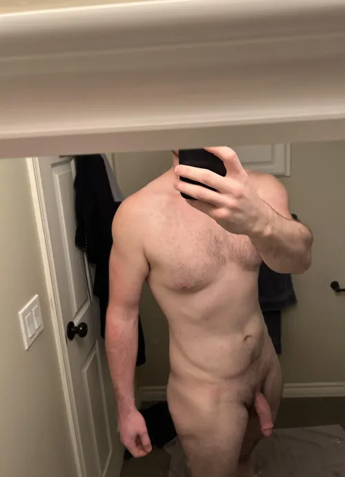 Thumbnail Proudly Flaunting a 216lb Body Post-Shower | TheThickestD