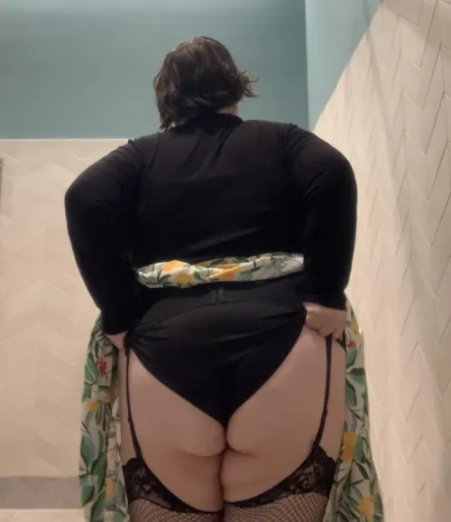 Thumbnail Throwing Ass on a Fabulous Friday by WatInTheHeckinHeck | BBW Category