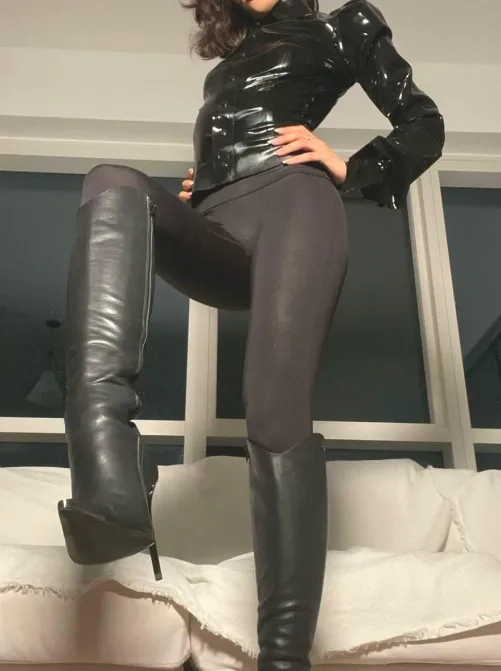 Thumbnail Leather Goddess: beautifulbaddie18's Perfect Outfit Reveal in LadiesInLeather