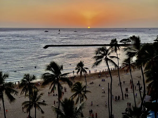 Thumbnail Sunset Serenity: SpiritualTravel6642 Presents a Peaceful Waikiki View