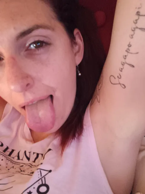 Thumbnail Breakfast Babe: Indulge in crazyromi's Armpit Fantasy