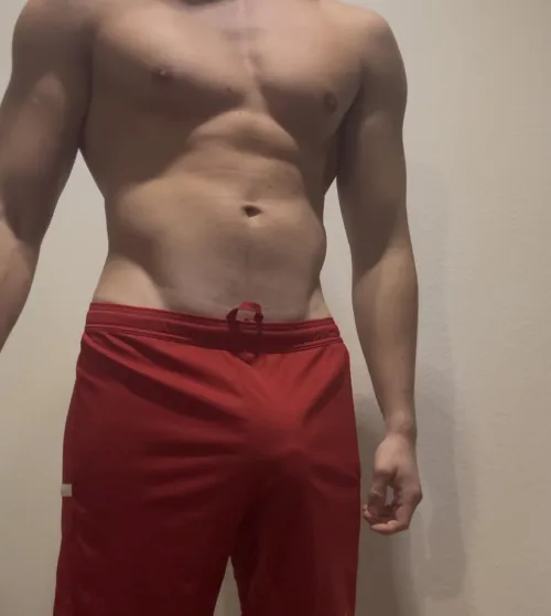 Thumbnail Confidence at the Gym: 20y Thinking Anyone Notices It in the Gym by Less-Claim-3985 | Bulges