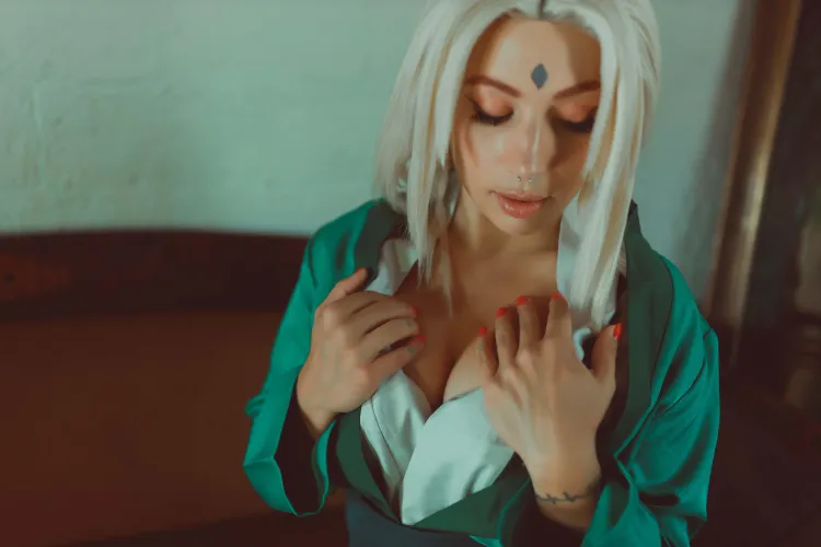 Thumbnail Tsunade by Livay D Punk: Dive into livaydpunk's Cosplay