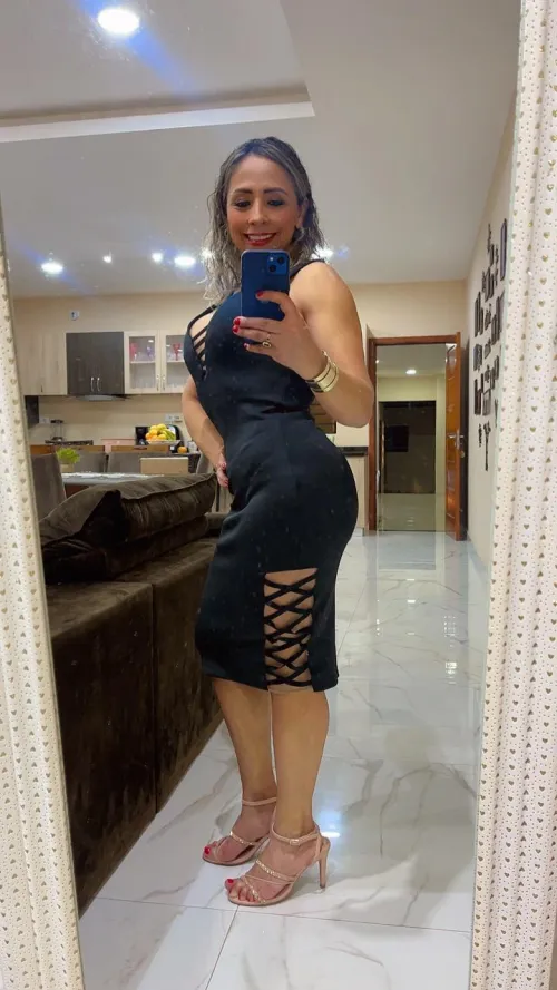 Thumbnail girlypinkyx's Teasing Tight Dress: A Journey through Sensuality