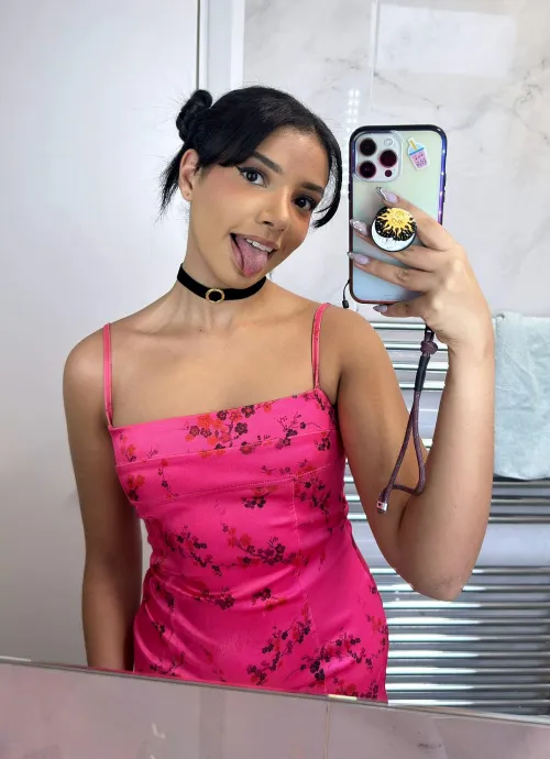 Thumbnail Date-Appropriate Attire: sexy-slut18's Tightdress Vibe