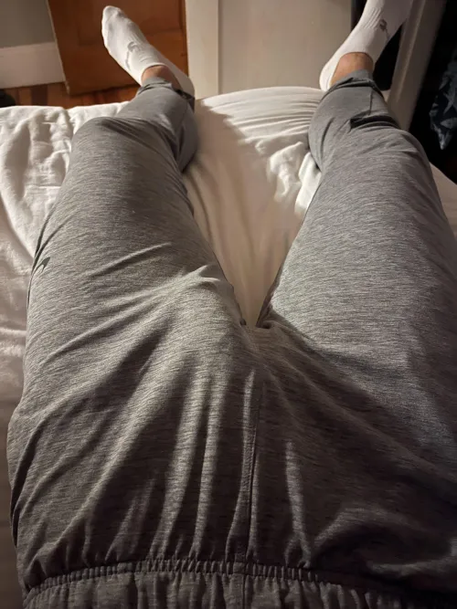 Thumbnail Fashion dilemma: loving clingy pants in a bulge reveal