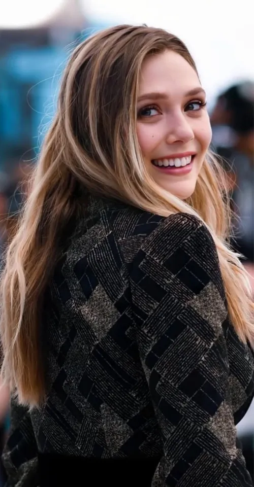 Thumbnail Elizabeth Olsen's Captivating Beauty - PrettyGirls Exclusive