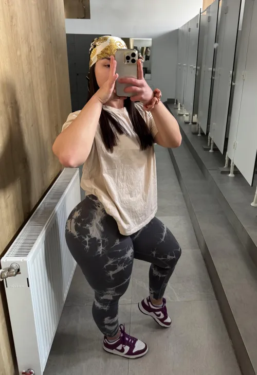 Thumbnail Gym Crush Alert: Discover the Temptation with Quads Queen on Snapchat