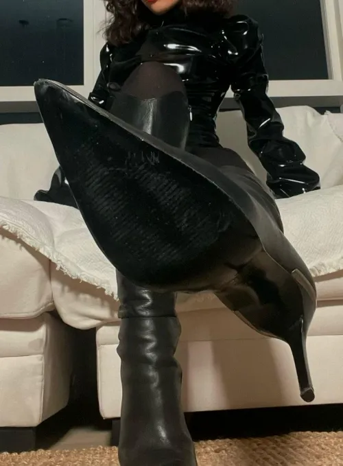 Thumbnail Cleaning Leather Boots with beautifulbaddie18 in LadiesInLeather Scene