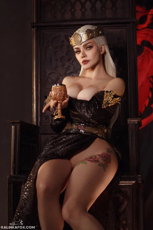 Thumbnail KalinkaFox Cosplays Rhaenyra Targaryen from House of the Dragon