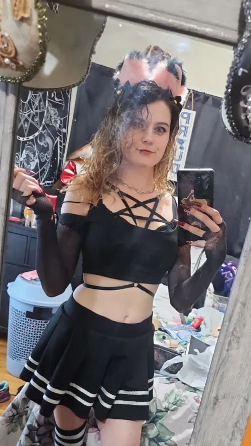 Thumbnail OpeItsKitty loves Dressing Up for Events in croptopgirls