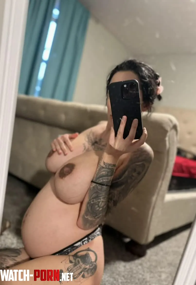 nWould you like to fuck a woman who is 8 months pregnant without a condom by Queenof_Rainbow