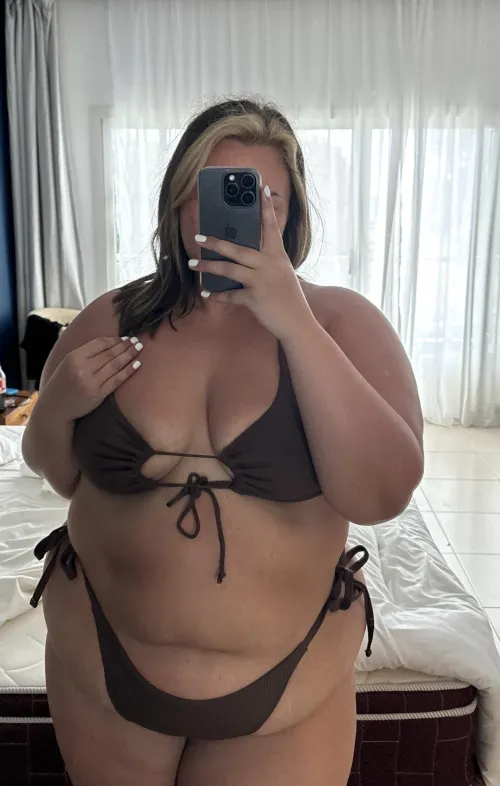 Thumbnail Queenjeany's Favorite Bikini: A BBW Must-Have by queenjeany