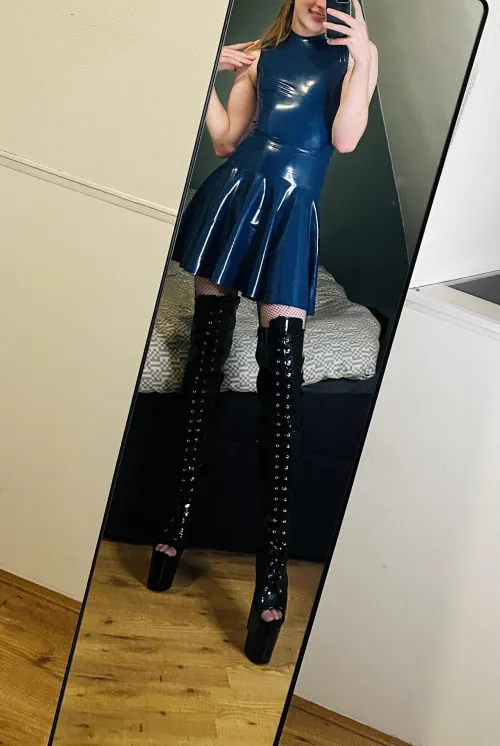 Thumbnail Loving_Lillly: Thigh High Pleaser Delight | ShinyPorn