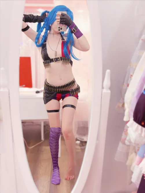 Thumbnail Jinx from LoL Cosplay by LoliDream | fluffy-Ellie