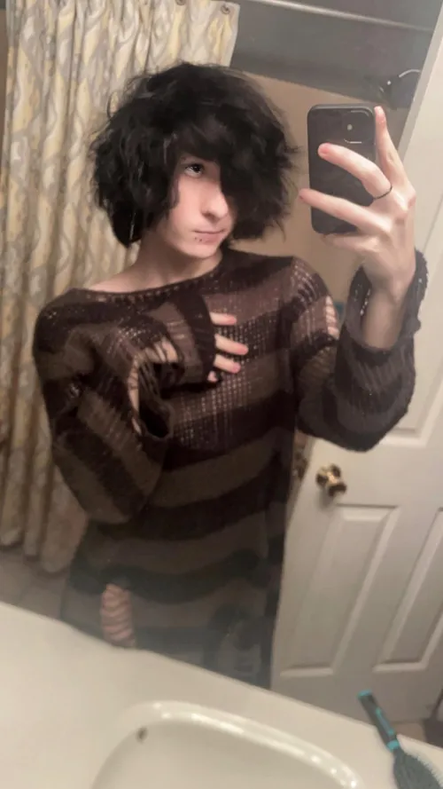 Thumbnail AnOldHag_ Shares a Mirror Selfie Moment in the Femboy Category