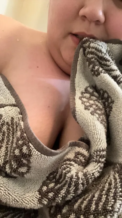 Thumbnail Funny_Giraffe373's BBW Journey: Feeling Good After a Refreshing Shower