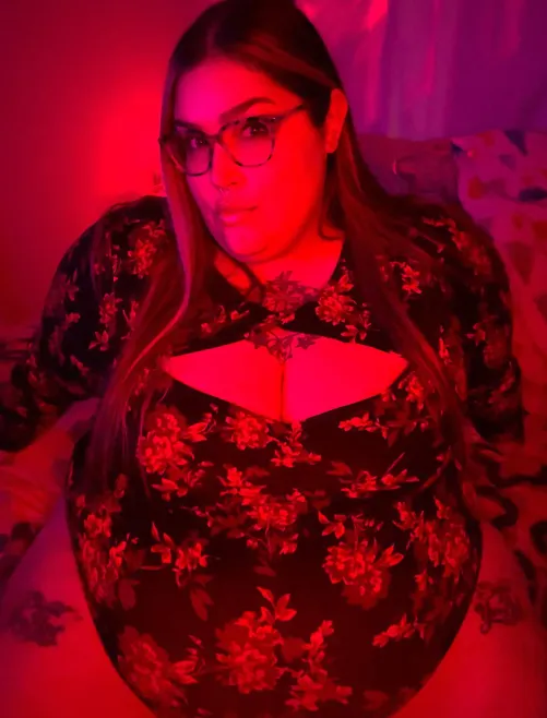 Thumbnail Hi There: A BBW Chubby Greeting to Intrigue You