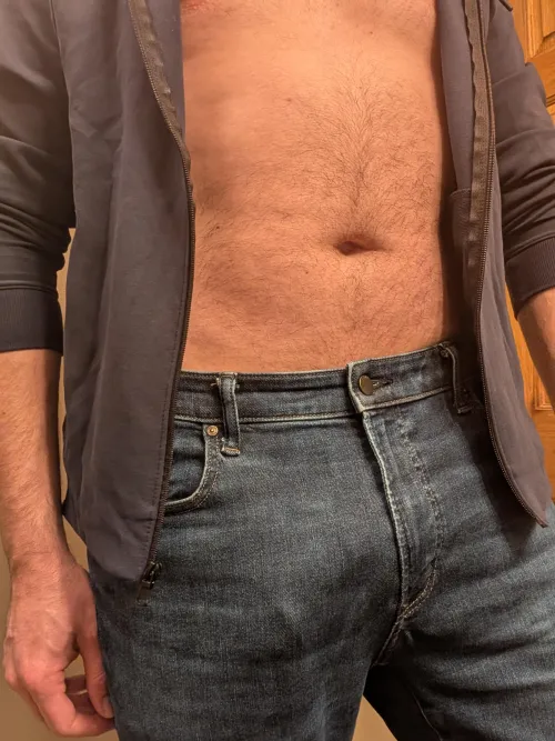 Thumbnail Need to Unbutton These Jeans: A Bulges Category Article by elingtonoffun