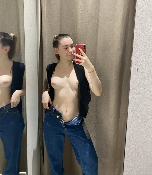 Thumbnail Angelfrom_Sky Showcases Enticing Mirror Selfies