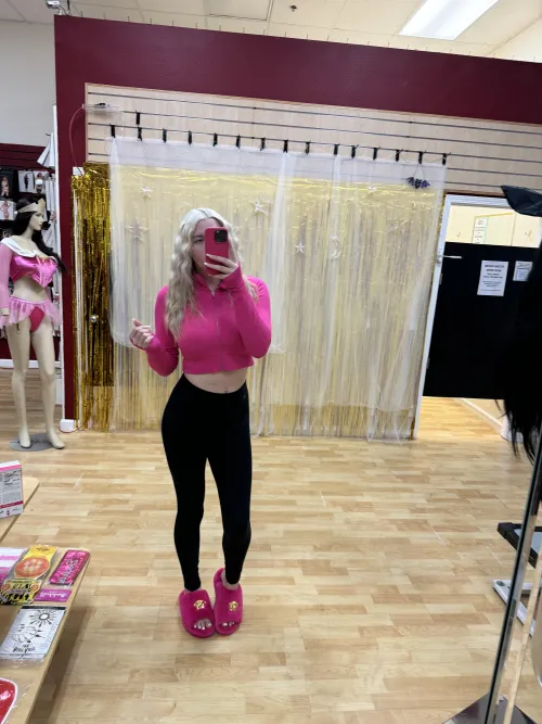 Thumbnail Unveiling Secrets: '19 F 2busty2hide' - Hclassbarbie Shares Insights