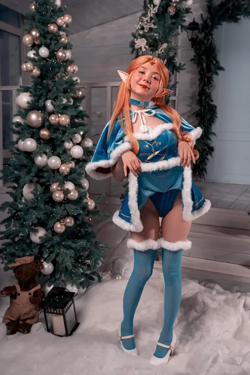 Thumbnail Christmas Elegance with Princess Zelda's Cosplay by Tanukityann