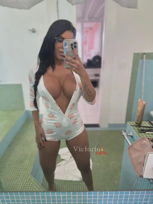 Thumbnail Vicbrhot Explores Seductive MirrorSelfie in 'One Slut Babe'