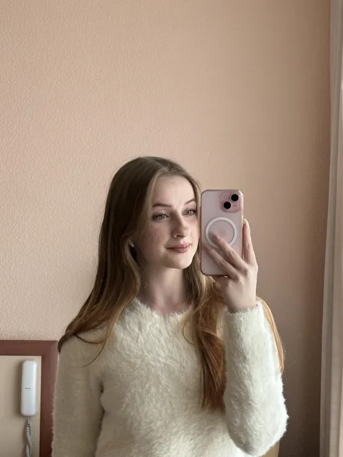 Thumbnail Embracing Beauty: GiuliaGregori's Mirror Selfie Pose