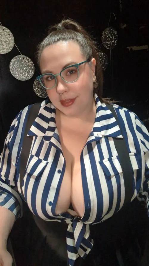 Thumbnail Let's Meet in My Office for Your Performance Review: Get Insights from autumn_winters_of on BBW