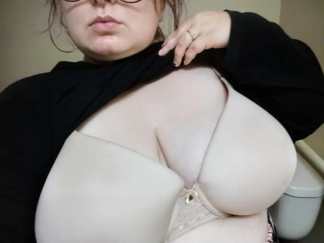 Thumbnail Wishing You a Great Day from MinuteLavishness6772 in BBW Category