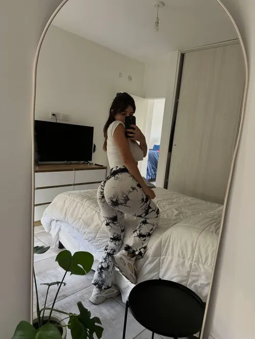 Thumbnail Selfie Time: YogaPants Edition by deliciousstemptation