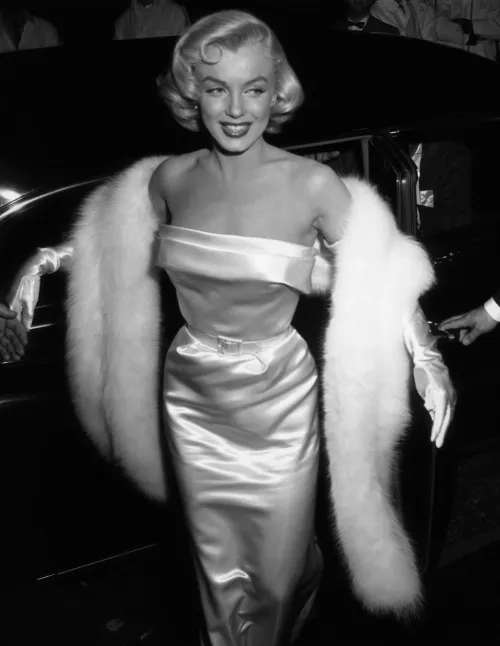 Thumbnail Unveiling the Iconic Marilyn Monroe in GentlemanBoners