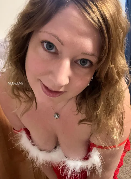 Thumbnail Christmas Milf Fantasy - amateur_milfs by AllyNicole917