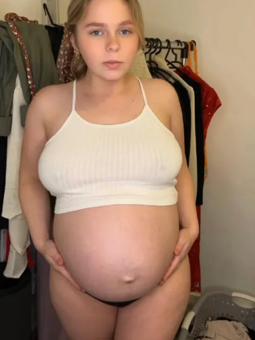 Thumbnail pregnant_brandi questions her attractiveness during pregnancy | PregnantPetite