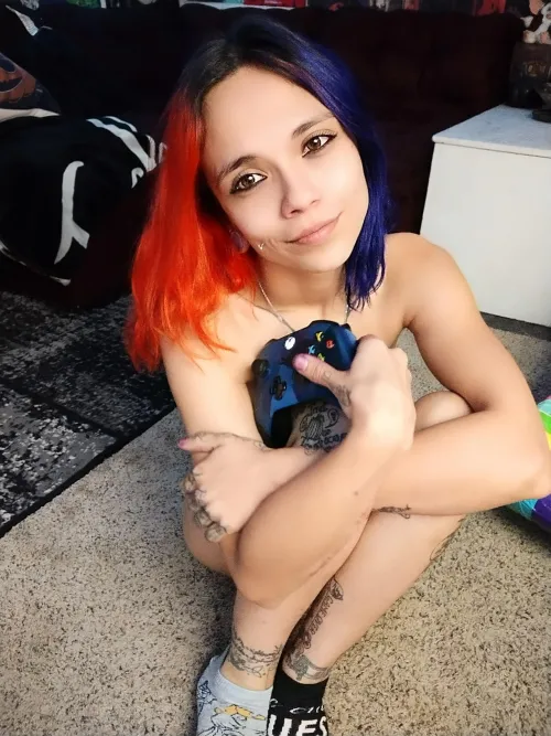 Thumbnail Gamer Girls Essence by Savage_Siren in GirlswithNeonHair Category