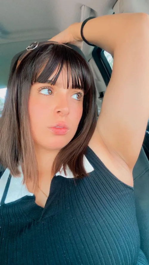 Thumbnail Leaza29 Invites Armpit Rating in armpitfetish Category