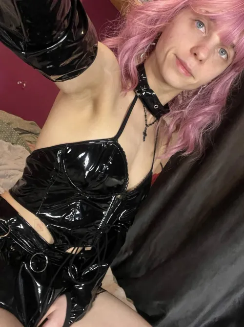 Thumbnail Naughty with Neon: prettybekkie's Story in GirlswithNeonHair