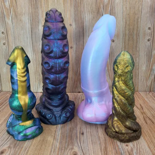 Thumbnail Happy Monday Folks - wanderingbardtoys BadDragon Delight