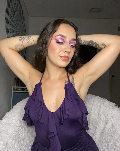 Thumbnail Radbitchliv Tempts with Delectable Visuals in armpitfetish Category