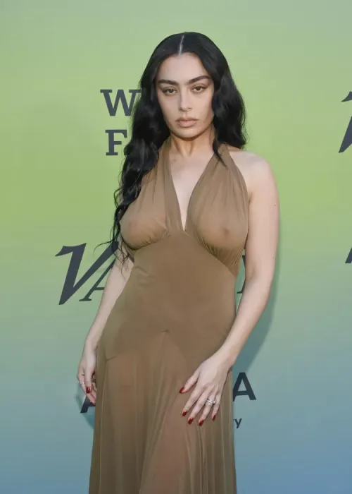 Thumbnail Charli XCX: Exploring the Naked Truth