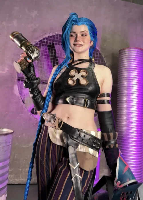 Thumbnail Jinx Cosplay Transformation by Neyrodesu | cosplaygirls