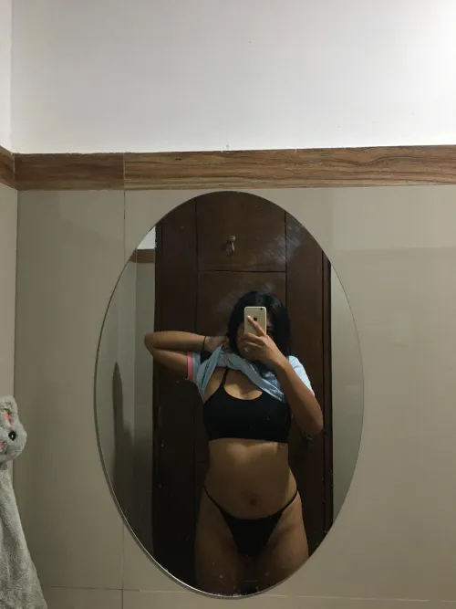 Thumbnail submissivehotmomma Shares Another Captivating Mirror Shot in phgonewild