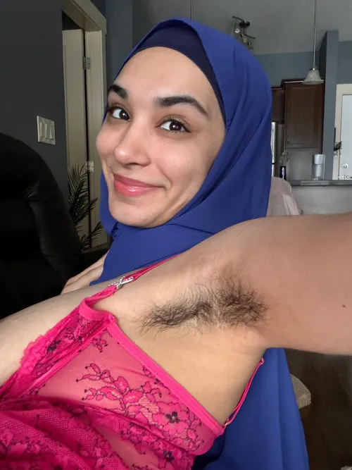 Thumbnail Saharbbyy Flaunts Hairy Armpits as the Perfect Accessory - HairyArmpits