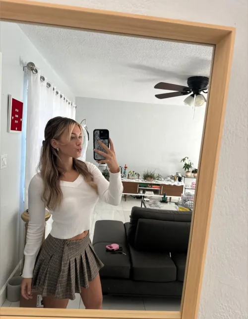 Thumbnail Revealing All: Lift Up My Skirt MirrorSelfie