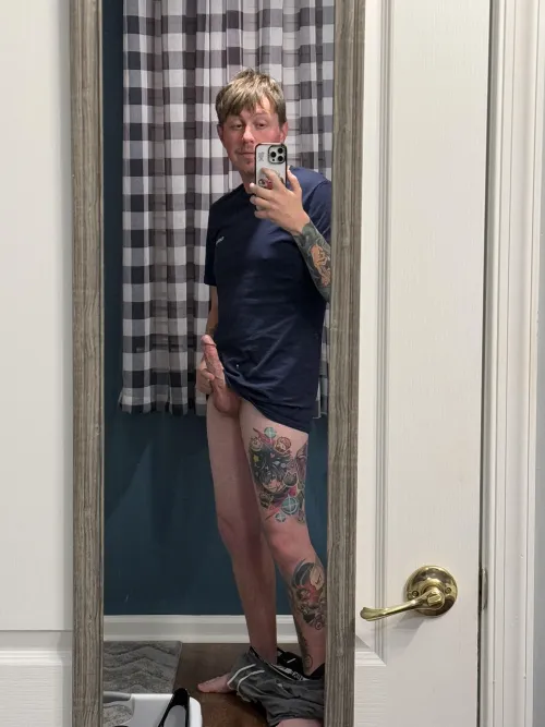 Thumbnail Roommate Fantasy: sammyy203 in hotguyswithtattoos Category