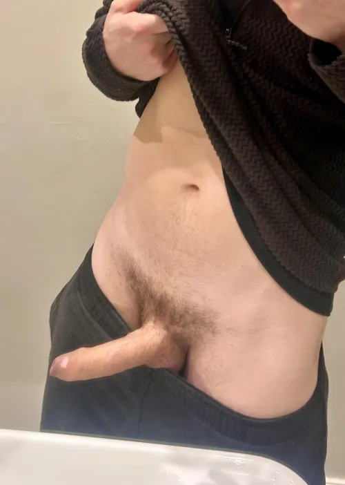 Thumbnail Discover What I'm Working with in Foreskin | hangingout01