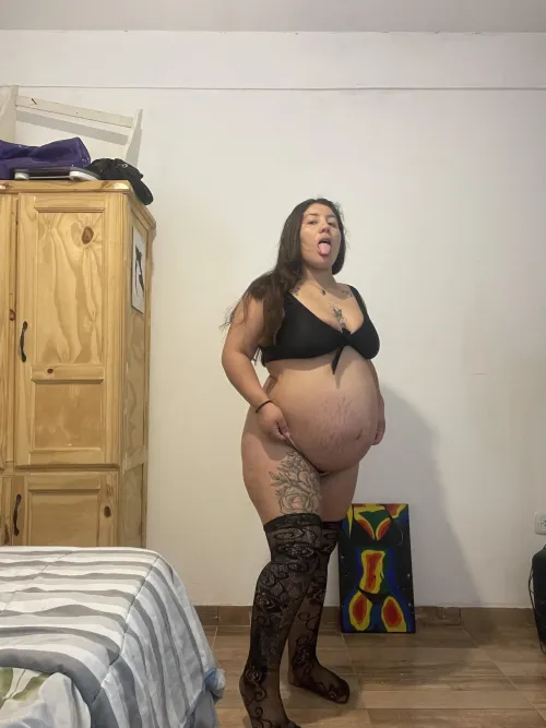 Thumbnail Kenia_brown27 Seeks Adventurous Requests for Her Pregnant Belly - pregnantporn