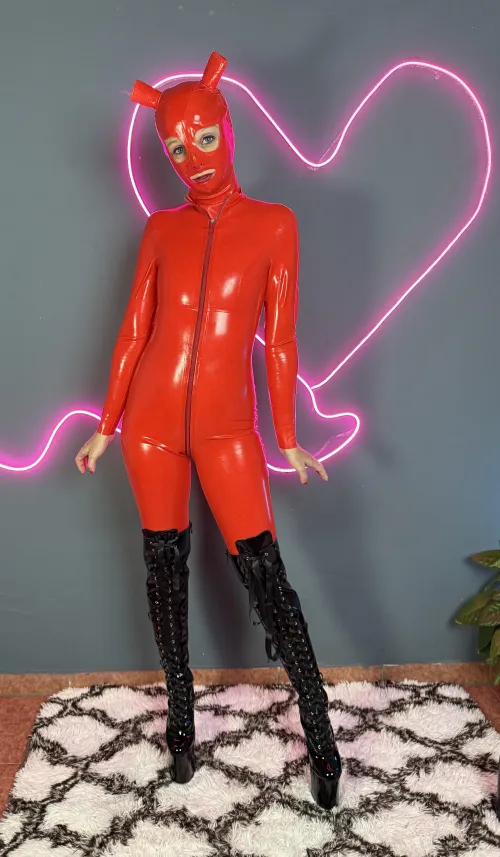 Thumbnail Latex Lovin': camyjugetona's ShinyPorn Delights